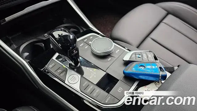 BMW 3 Series 2021 — ფოტო 18/20
