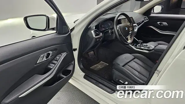 BMW 3 Series 2021 — ფოტო 2/20
