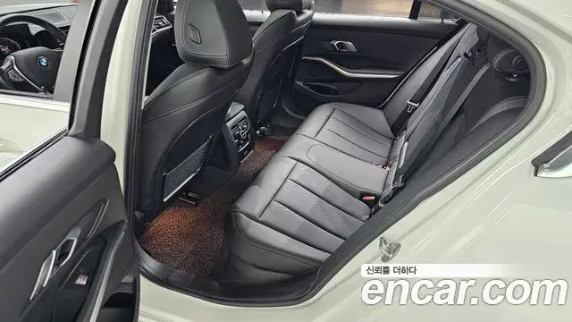 BMW 3 Series 2021 — ფოტო 19/20
