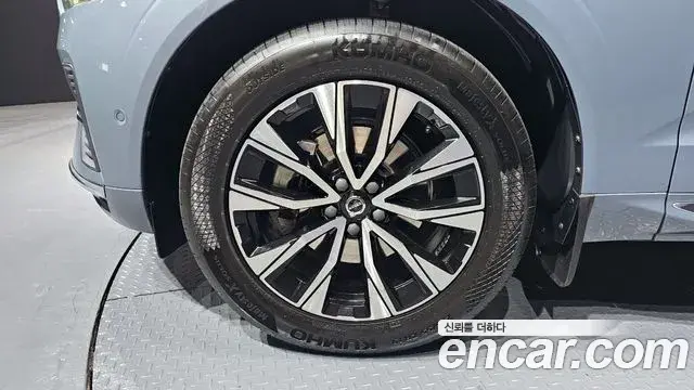 Volvo XC60 2022 — Şəkil 9/20