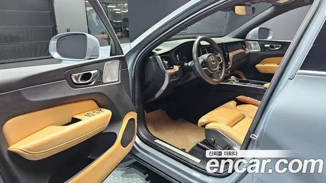 Volvo XC60 2022 — Şəkil 2/20