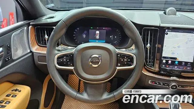 Volvo XC60 2022 — Şəkil 8/20