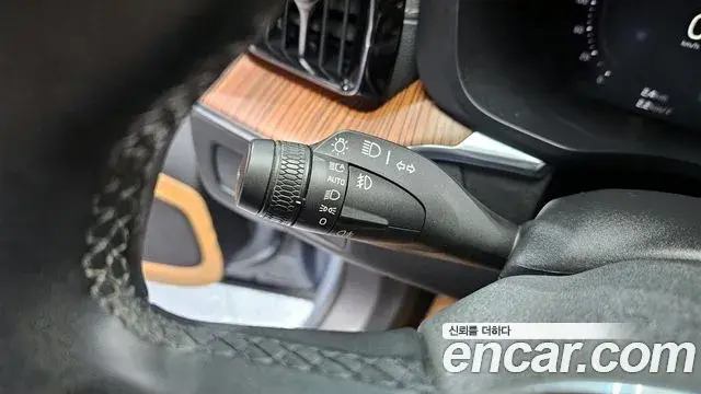 Volvo XC60 2022 — Şəkil 14/20