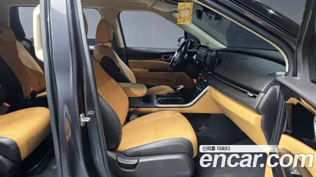 Kia Carnival 2021 — ფოტო 19/20