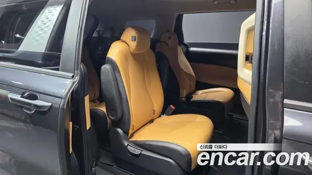 Kia Carnival 2021 — ფოტო 14/20