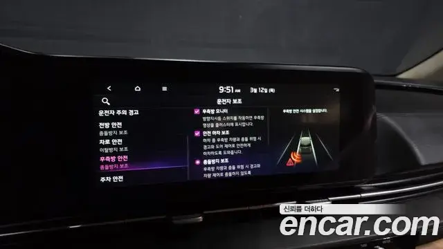 Kia Carnival 2021 — ფოტო 18/20