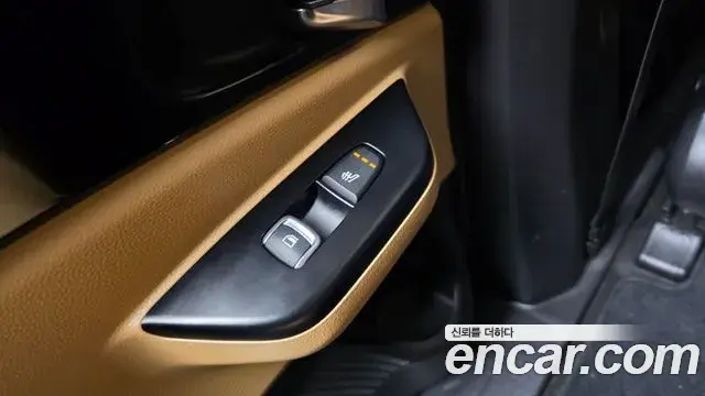 Kia Carnival 2021 — ფოტო 17/20