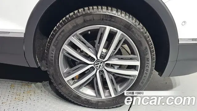 Volkswagen Tiguan Allspace 2023 — Фото 5/20