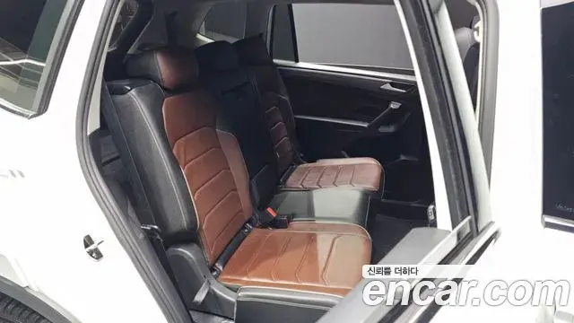Volkswagen Tiguan Allspace 2023 — Фото 12/20