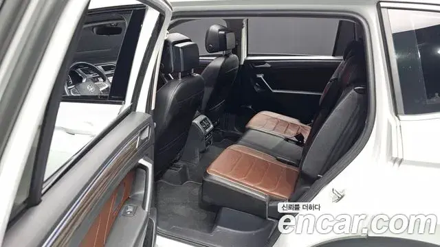 Volkswagen Tiguan Allspace 2023 — Фото 13/20