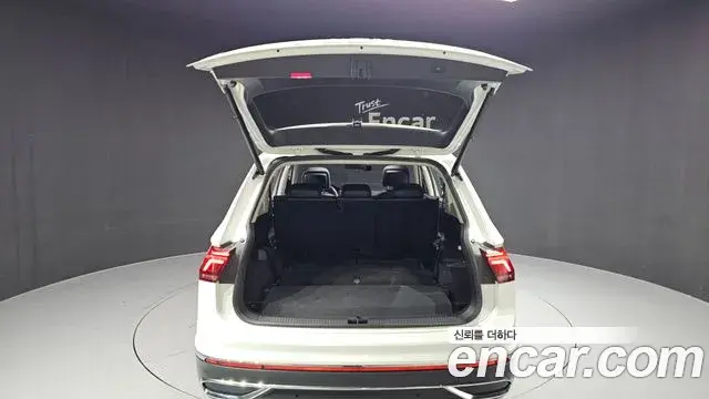 Volkswagen Tiguan Allspace 2023 — Фото 20/20