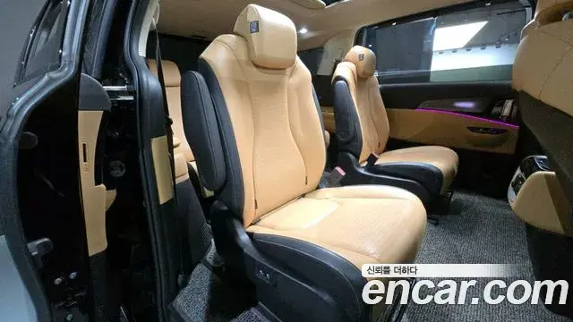Kia Carnival 2021 — Photo 2/20