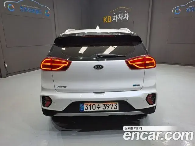 Kia Niro 2021 — Şəkil 13/20