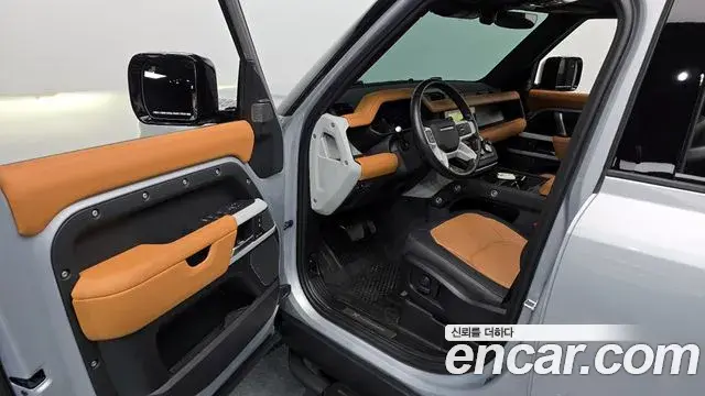 Land Rover Defender 2024 — Photo 1/20