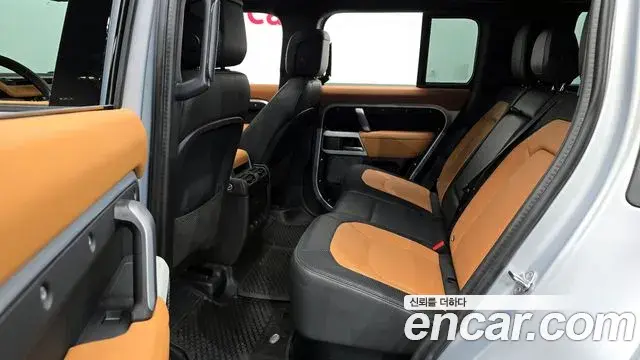Land Rover Defender 2024 — Photo 7/20