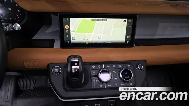Land Rover Defender 2024 — Photo 2/20