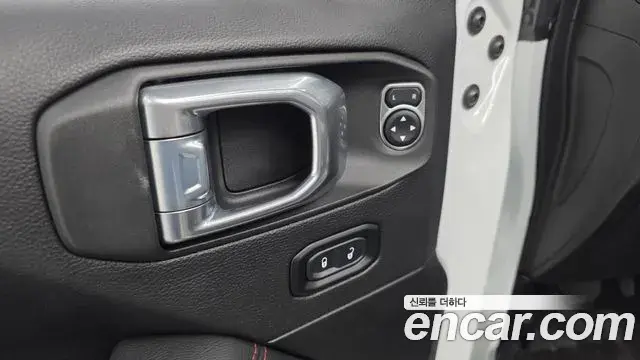 Jeep Wrangler 2022 — Фото 18/20