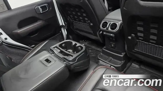 Jeep Wrangler 2022 — Фото 19/20