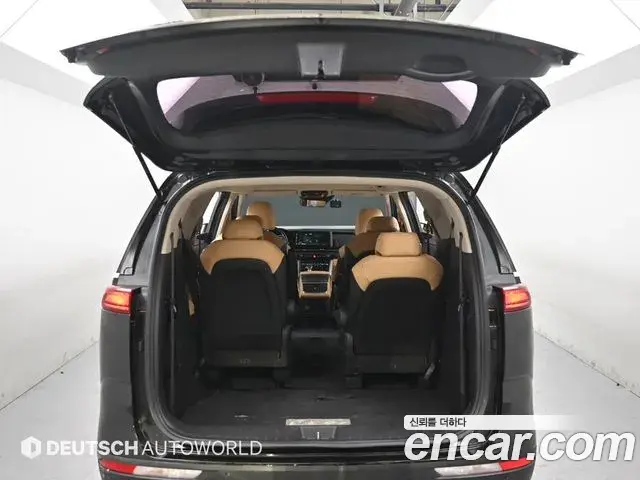 Kia Carnival 2021 — Фото 17/20
