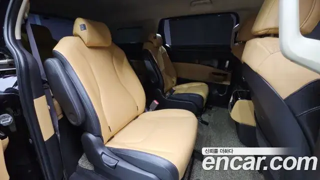 Kia Carnival 2021 — Фото 18/20