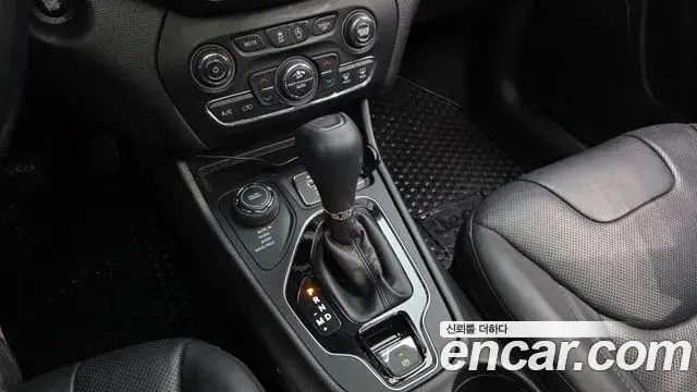 Jeep Cherokee 2021 — Şəkil 18/20