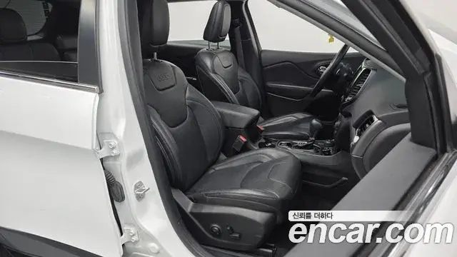 Jeep Cherokee 2021 — Şəkil 9/20