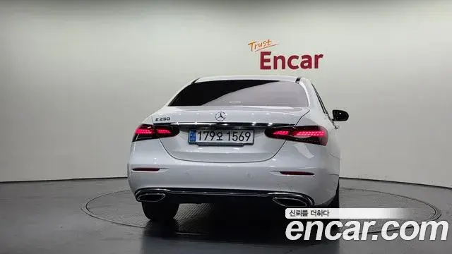 Mercedes-Benz E-Class 2020 — Photo 14/20