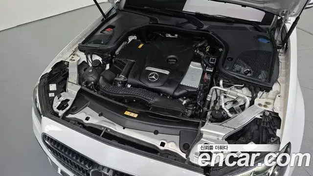 Mercedes-Benz E-Class 2020 — Photo 7/20