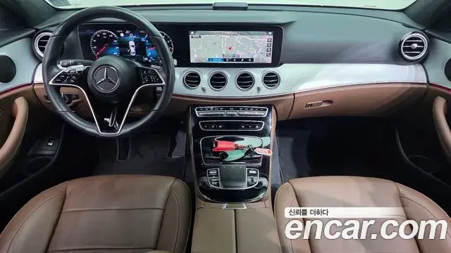 Mercedes-Benz E-Class 2020 — Photo 1/20