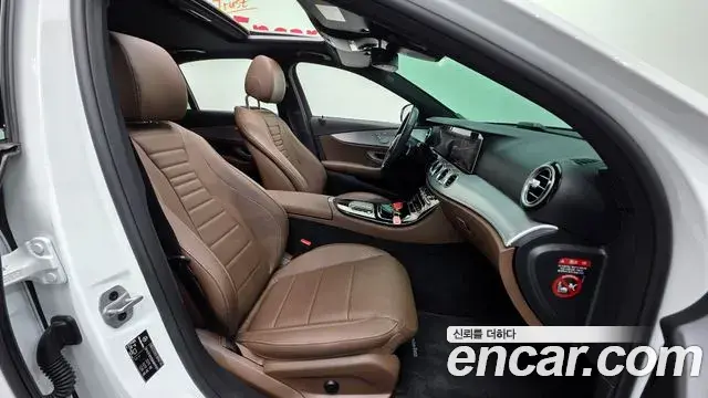 Mercedes-Benz E-Class 2020 — Photo 18/20