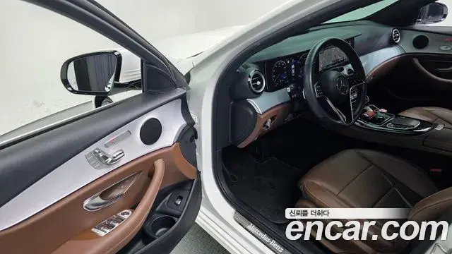 Mercedes-Benz E-Class 2020 — Photo 2/20