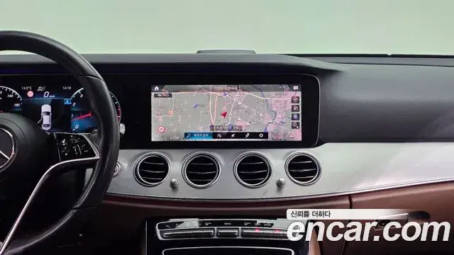 Mercedes-Benz E-Class 2020 — Photo 3/20
