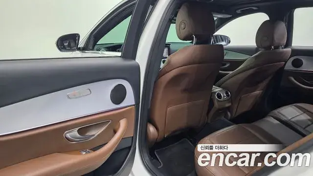 Mercedes-Benz E-Class 2020 — Photo 4/20