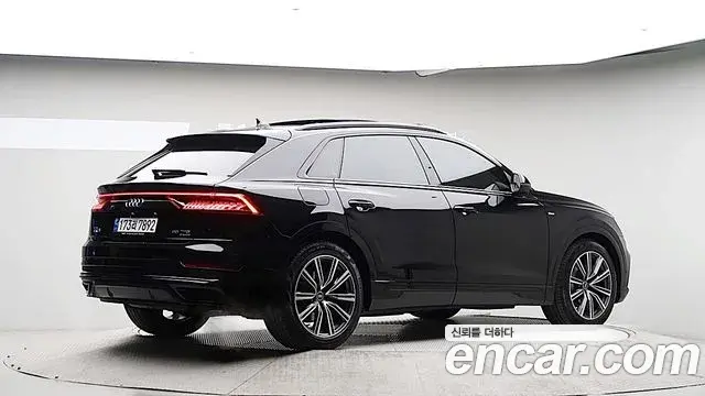 Audi Q8 2021 — Şəkil 14/20