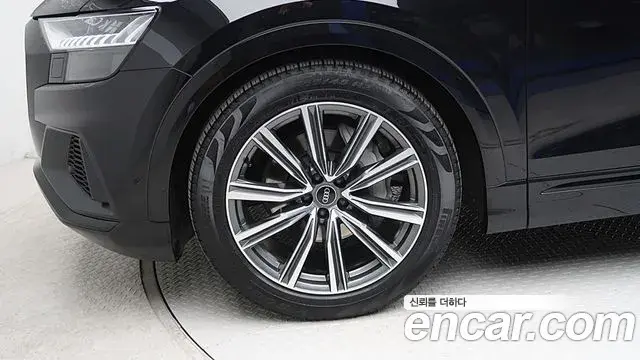 Audi Q8 2021 — Şəkil 17/20