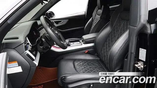 Audi Q8 2021 — Şəkil 13/20