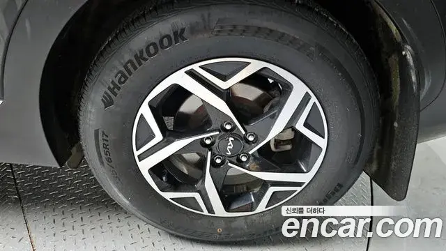 Kia Sportage 2022 — ფოტო 15/20