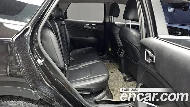 Kia Sportage 2022 — ფოტო 8/20
