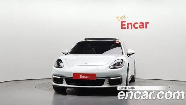 Porsche Panamera 2018 — ფოტო 2/20