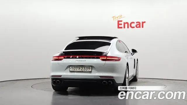 Porsche Panamera 2018 — ფოტო 7/20