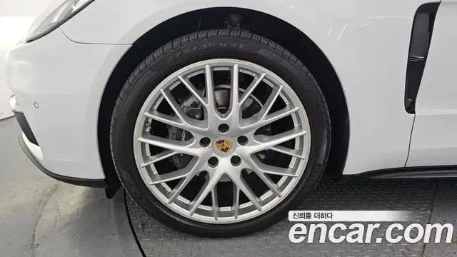 Porsche Panamera 2018 — ფოტო 10/20
