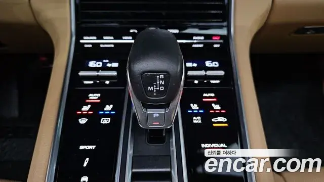Porsche Panamera 2018 — ფოტო 11/20