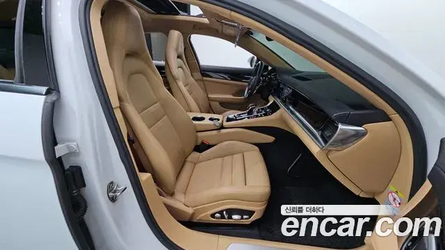 Porsche Panamera 2018 — ფოტო 18/20