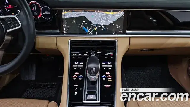Porsche Panamera 2018 — ფოტო 15/20