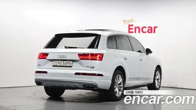 Audi Q7 2019 — Фото 2/20