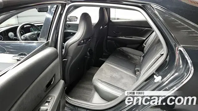 Hyundai The New Avante Hybrid 2022 — Photo 8/20
