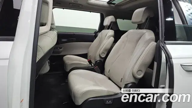 Kia Carnival 2021 — Фото 12/20