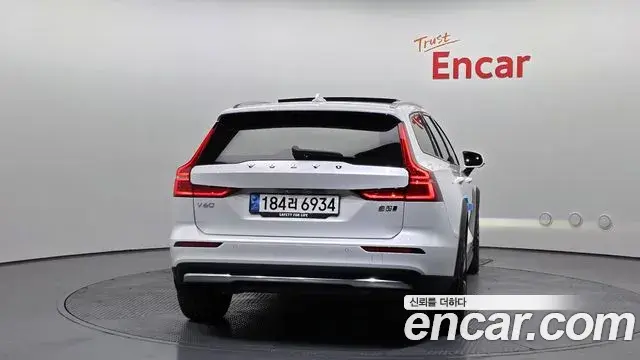 Volvo V60 Cross Country 2023 — Şəkil 4/20