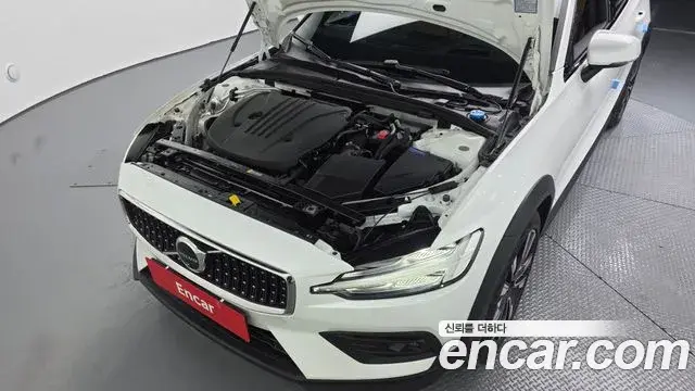 Volvo V60 Cross Country 2023 — Şəkil 5/20