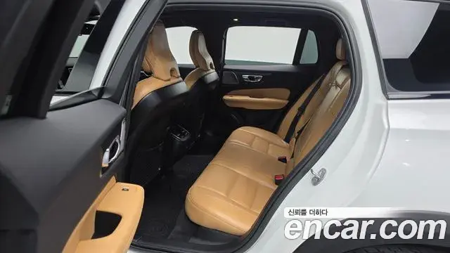 Volvo V60 Cross Country 2023 — Şəkil 8/20